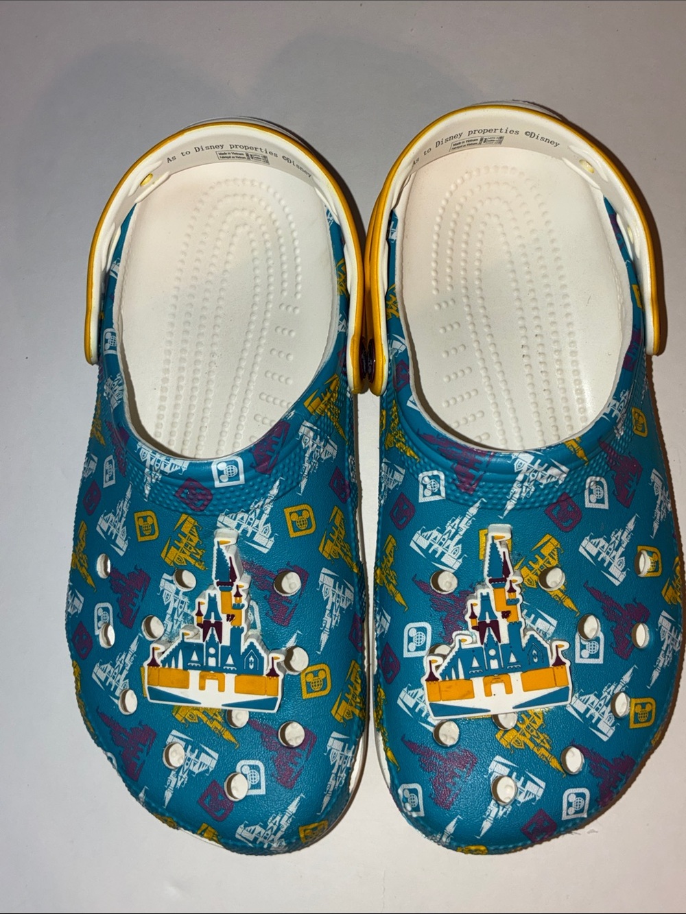 Disney World Cinderella Castle Crocs, Size Women’s 8 / Men’s 6 - Picture 3 of 12